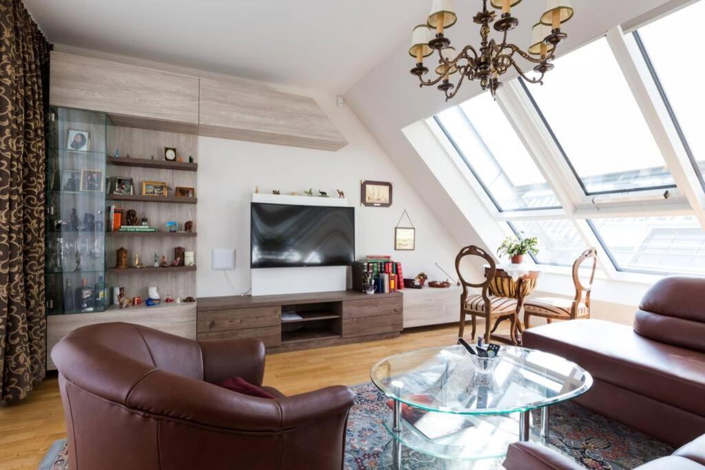 Grosses Penthouse #12 Mit Terrasse Und Aussicht Daire Viyana Dış mekan fotoğraf